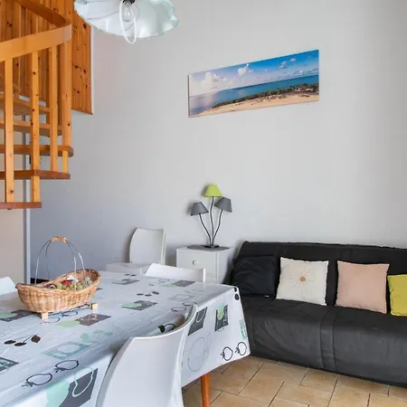 Maison De 3 Chambres Avec Jardin Clos A Biscarrosse بيت للعطل