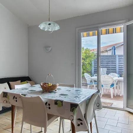 Maison De 3 Chambres Avec Jardin Clos A Biscarrosse بيت للعطل *